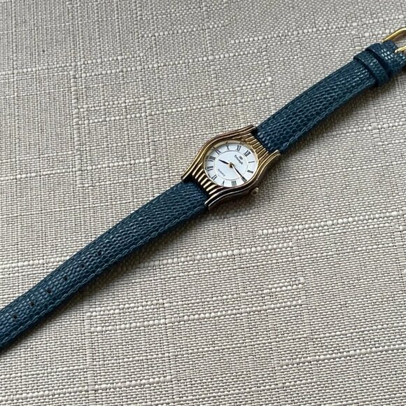 Vintage Triumph Ladies Wristwatch Blue Leather Band Japan Movement Analog Watch main image 6